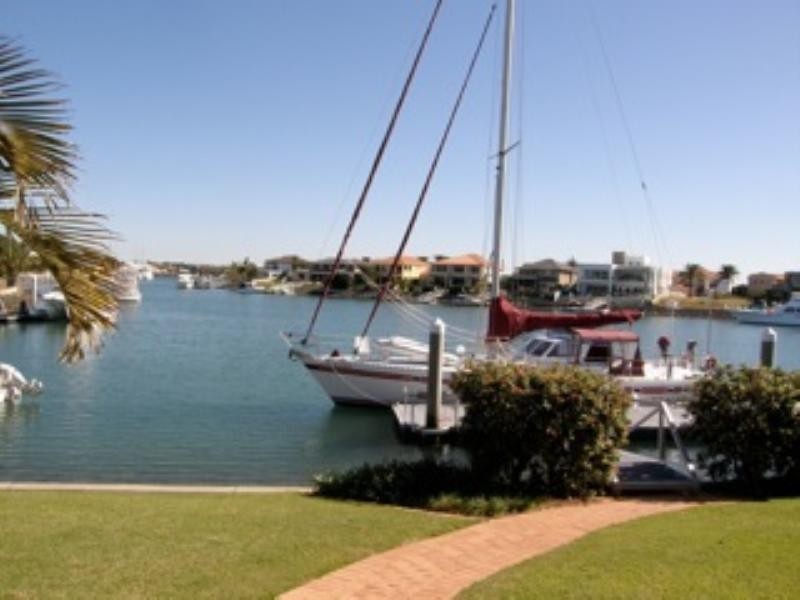 6 Raby Bay Boulevard, Raby Bay QLD 4163