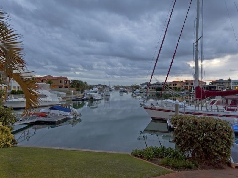 6 Raby Bay Boulevard, Raby Bay QLD 4163