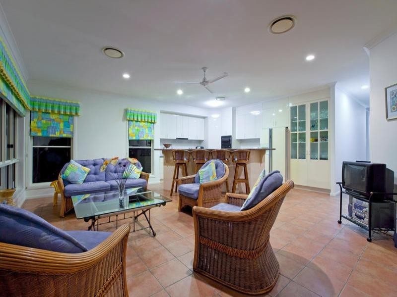 6 Raby Bay Boulevard, Raby Bay QLD 4163