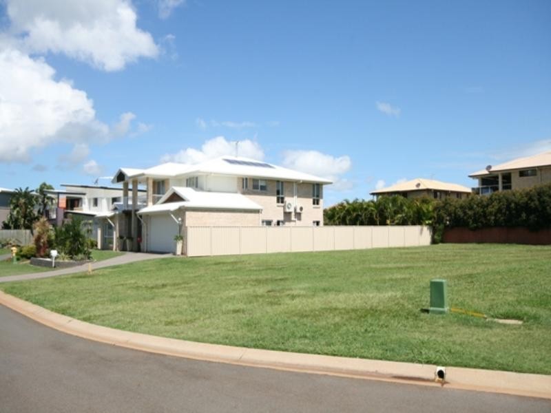 8 Newcomb Court, Redland Bay QLD 4165