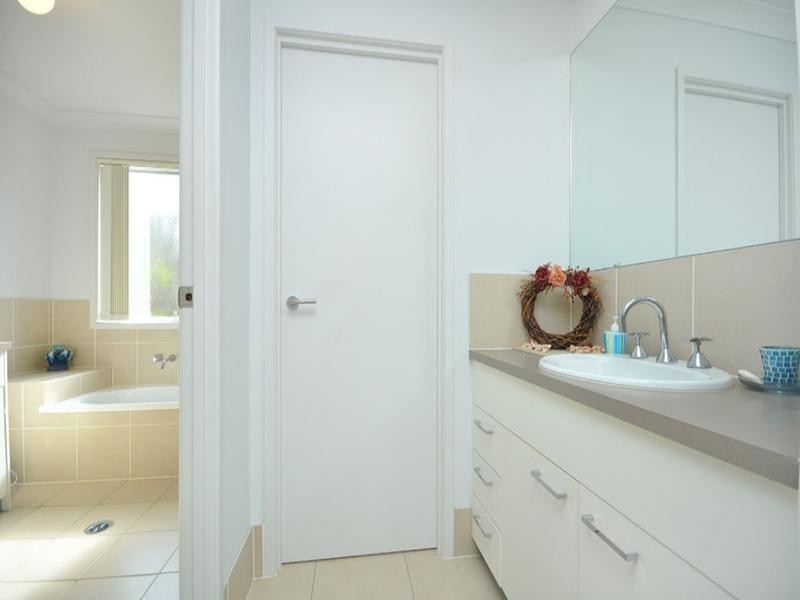 31 Aqua Crescent, Redland Bay QLD 4165