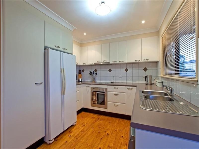 16 Sylvania Street, Wellington Point QLD 4160