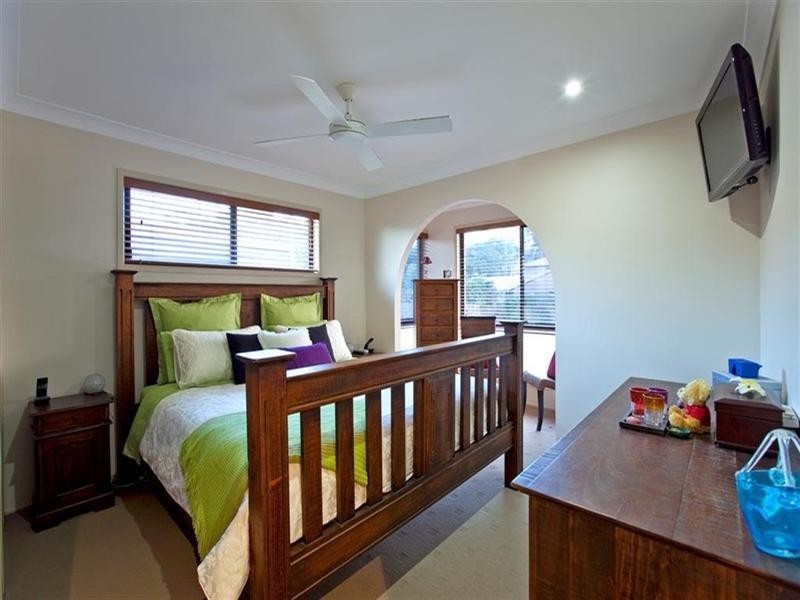 16 Sylvania Street, Wellington Point QLD 4160