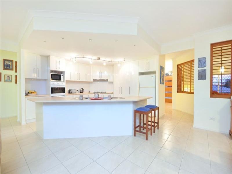 18 Riseborough Terrace, Cleveland QLD 4163