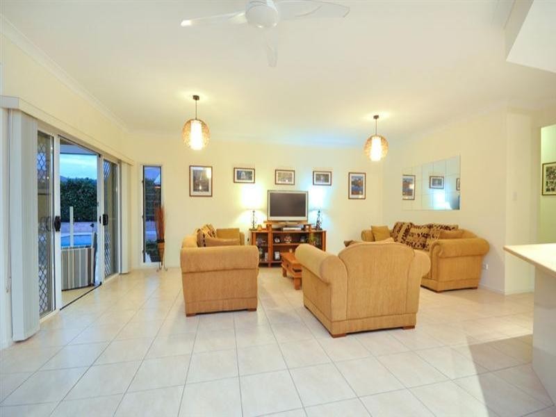 18 Riseborough Terrace, Cleveland QLD 4163