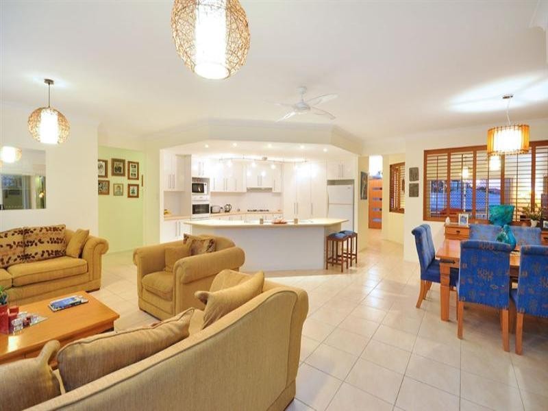 18 Riseborough Terrace, Cleveland QLD 4163