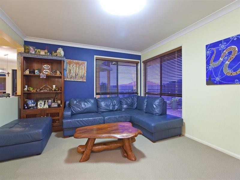 10 Torquay Road, Redland Bay QLD 4165