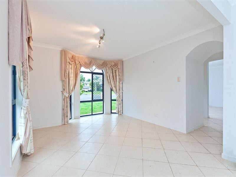 32 Torquay Road, Redland Bay QLD 4165