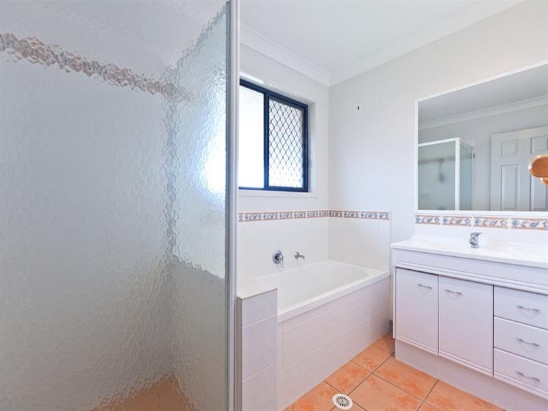 32 Torquay Road, Redland Bay QLD 4165