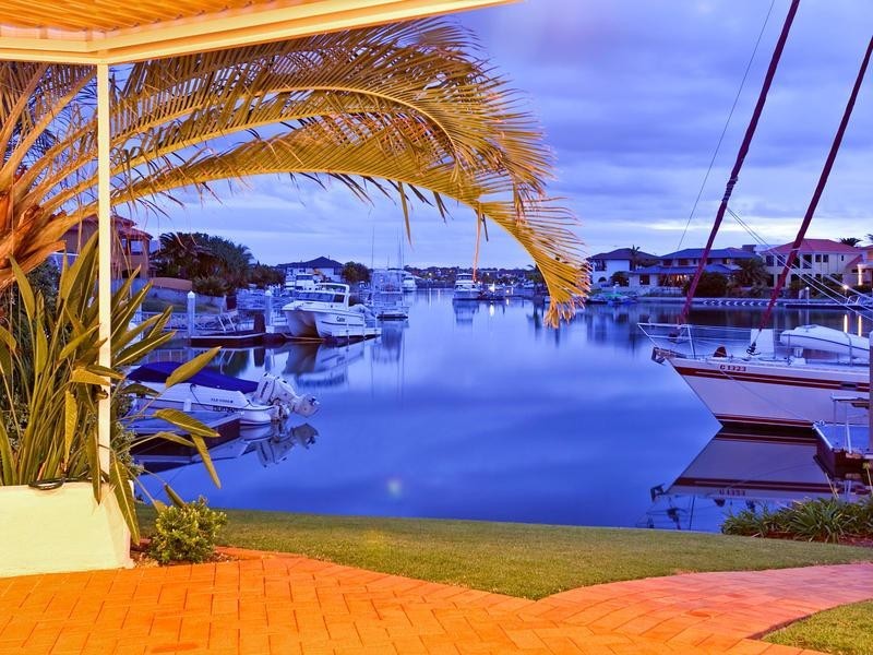 6 Raby Bay Boulevard, Raby Bay QLD 4163