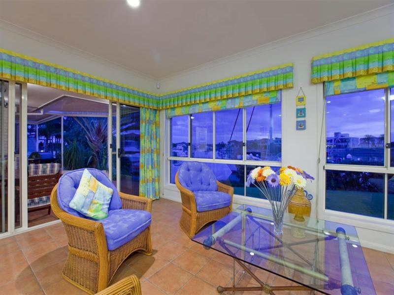 6 Raby Bay Boulevard, Raby Bay QLD 4163