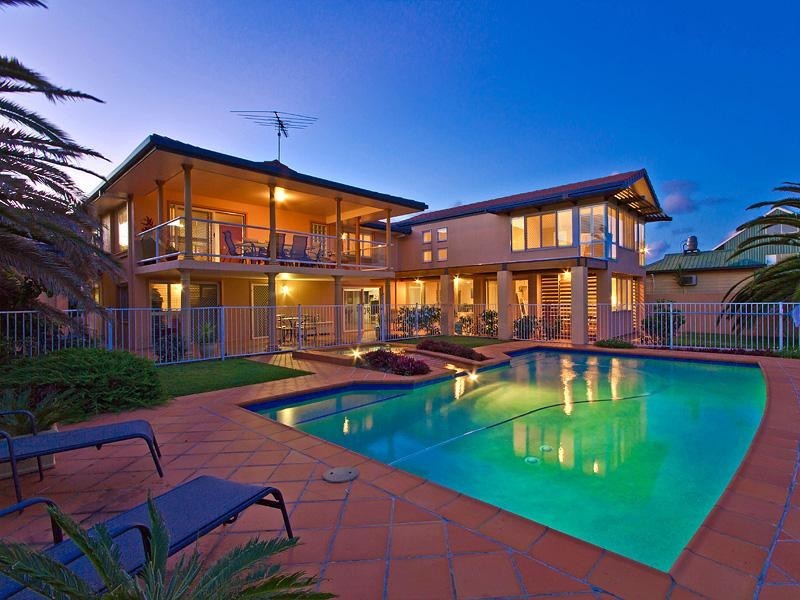 2 Auster Street, Redland Bay QLD 4165