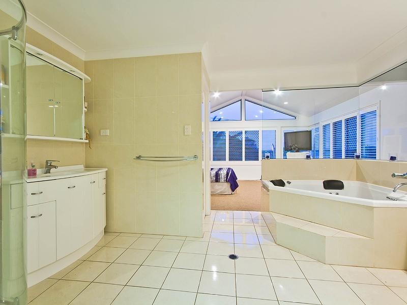 2 Auster Street, Redland Bay QLD 4165