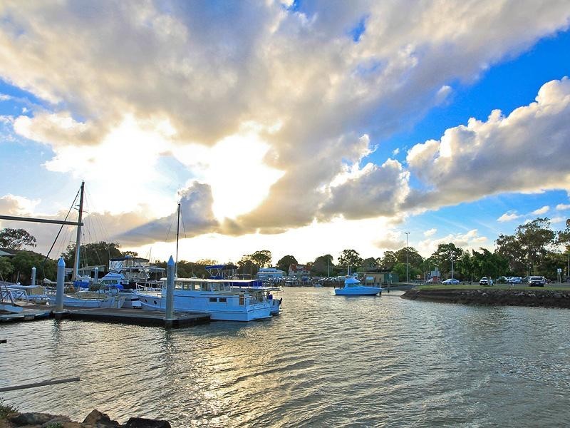 2 Auster Street, Redland Bay QLD 4165