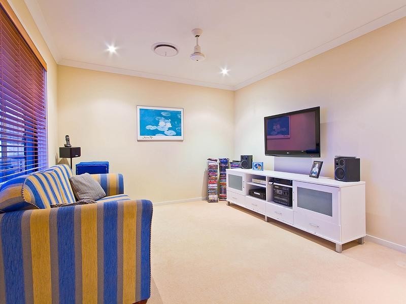 12 Ebony Crescent, Redland Bay QLD 4165