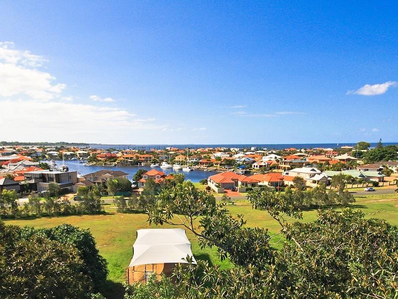 137 Shore Street North, Cleveland QLD 4163