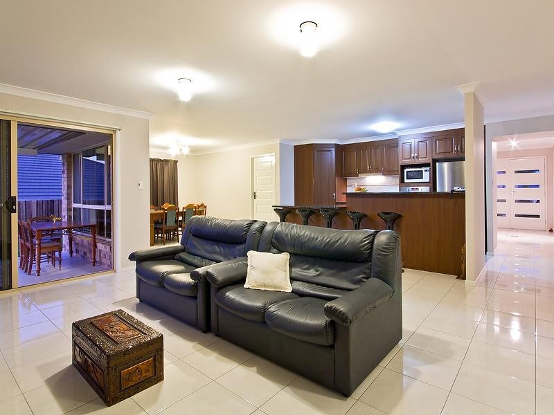 42 Ronnie Street, Cleveland QLD 4163