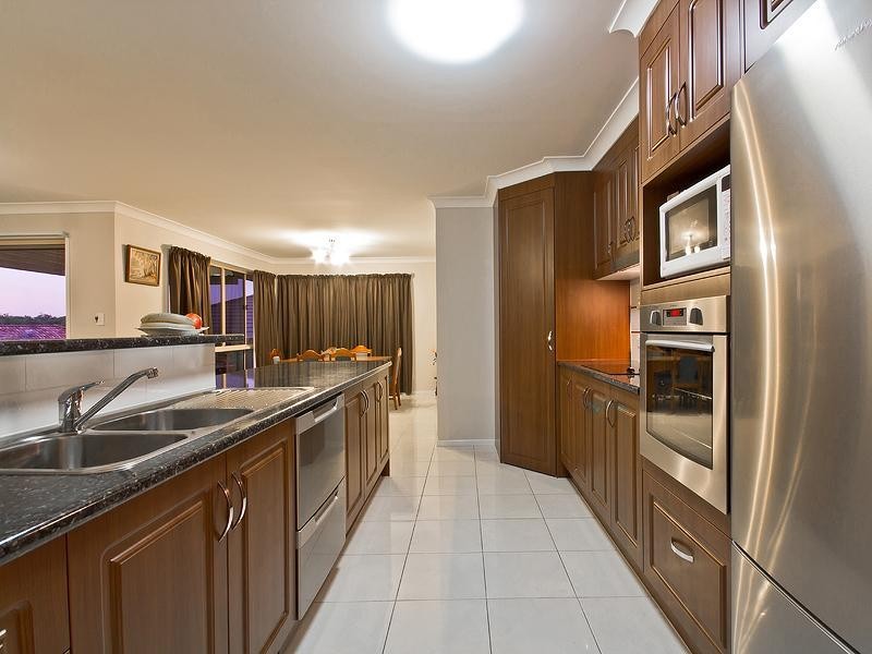 42 Ronnie Street, Cleveland QLD 4163