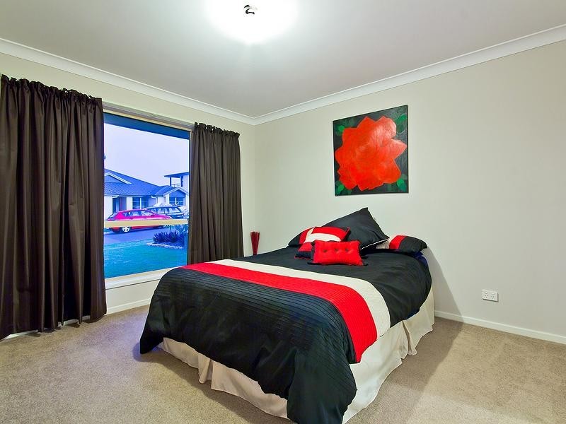 42 Ronnie Street, Cleveland QLD 4163