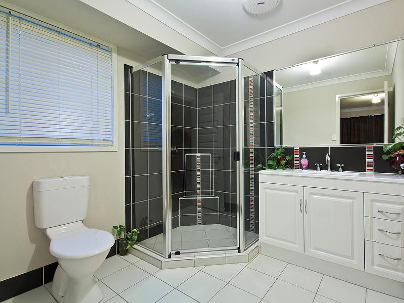 42 Ronnie Street, Cleveland QLD 4163