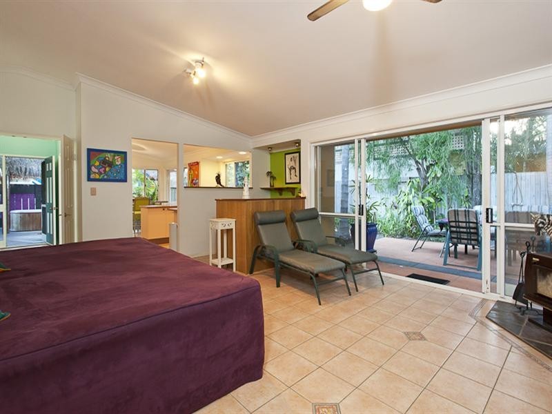 14 Shirley Street, Coochiemudlo Island QLD 4184