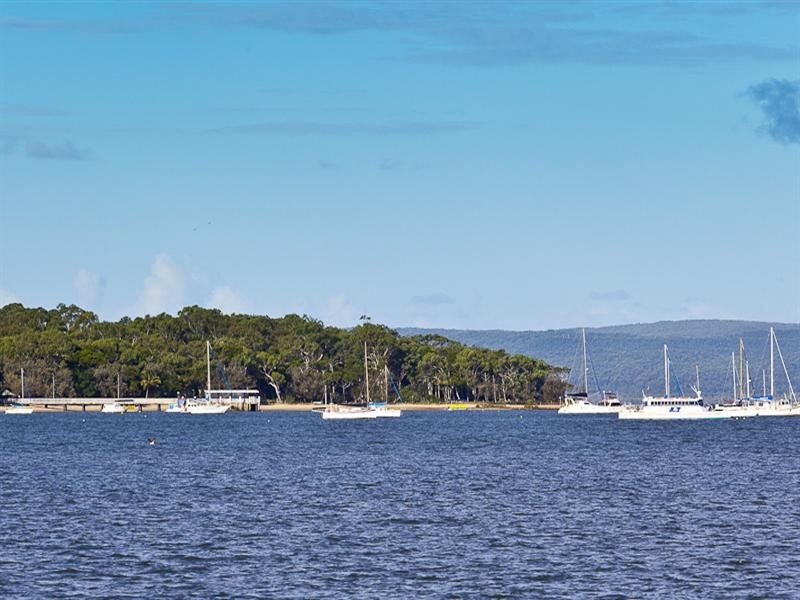 14 Shirley Street, Coochiemudlo Island QLD 4184