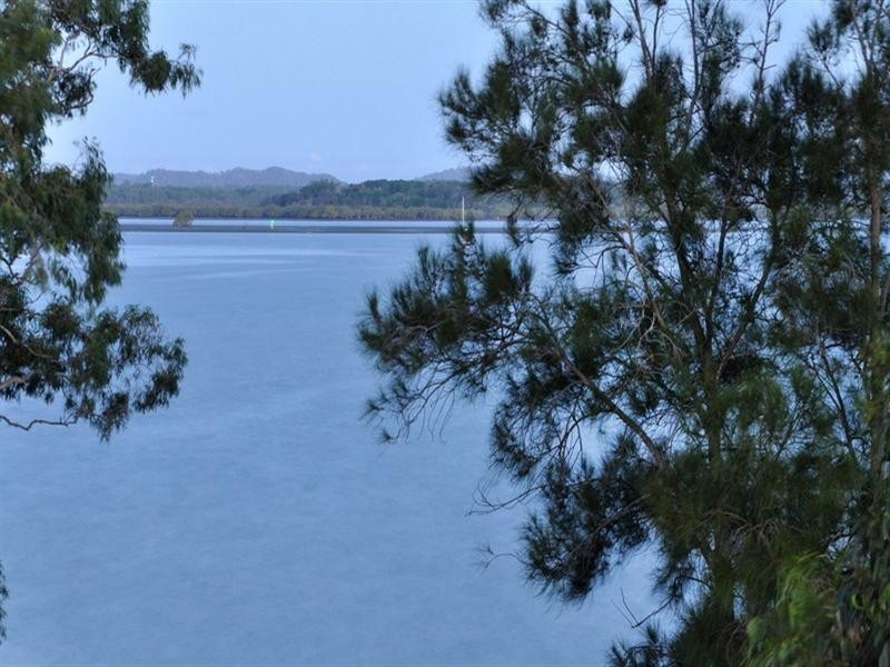 1a Bay Street, Redland Bay QLD 4165