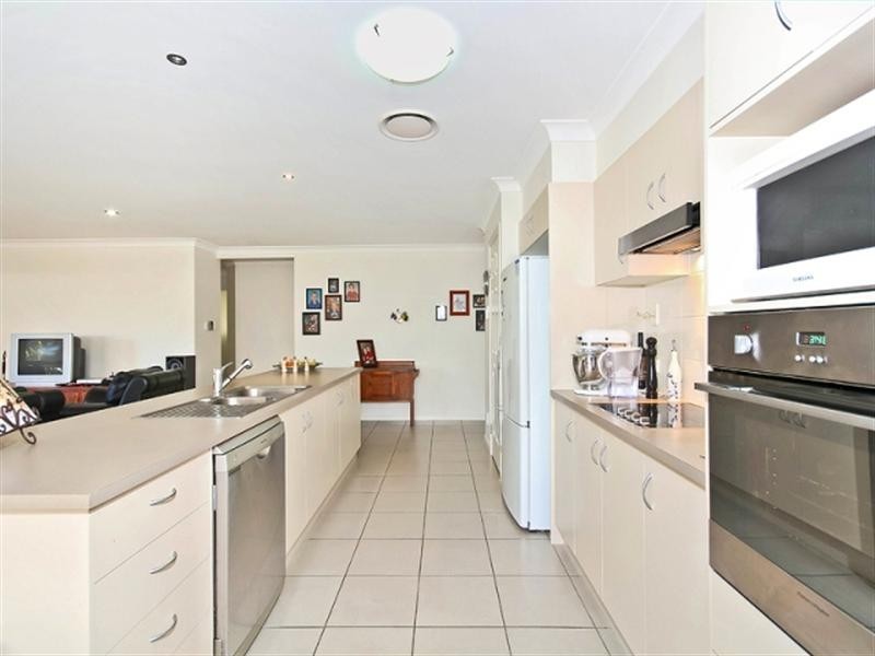 10 Shearwater Street, Cleveland QLD 4163