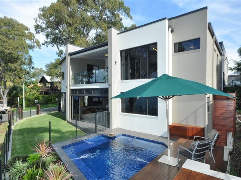 1 Bay Street, Redland Bay QLD 4165