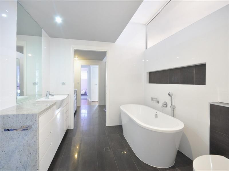 1 Bay Street, Redland Bay QLD 4165