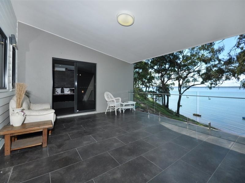 1 Bay Street, Redland Bay QLD 4165