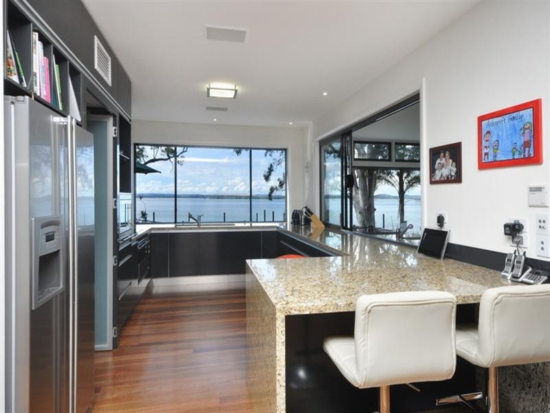 1 Bay Street, Redland Bay QLD 4165