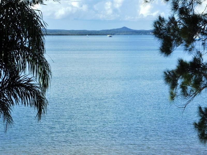 1 Bay Street, Redland Bay QLD 4165