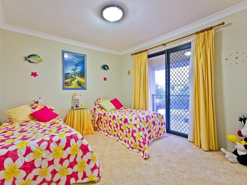 9 Orpheus Place, Redland Bay QLD 4165