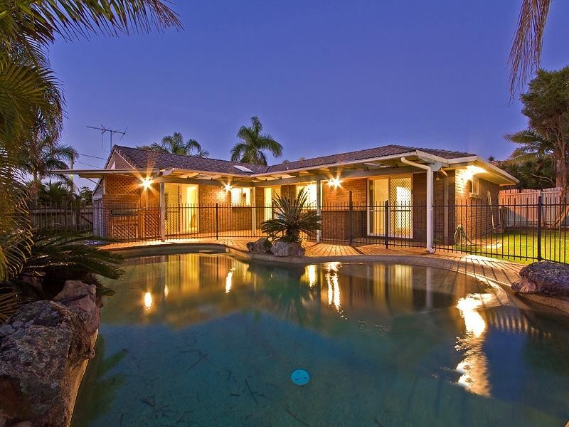 18 Dalrello Drive, Wellington Point QLD 4160