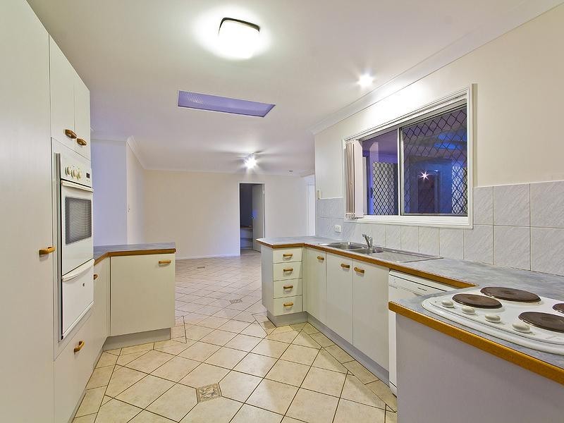 18 Dalrello Drive, Wellington Point QLD 4160