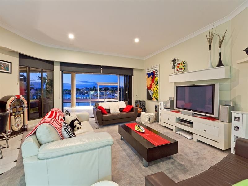 8 Sommersea Drive, Raby Bay QLD 4163