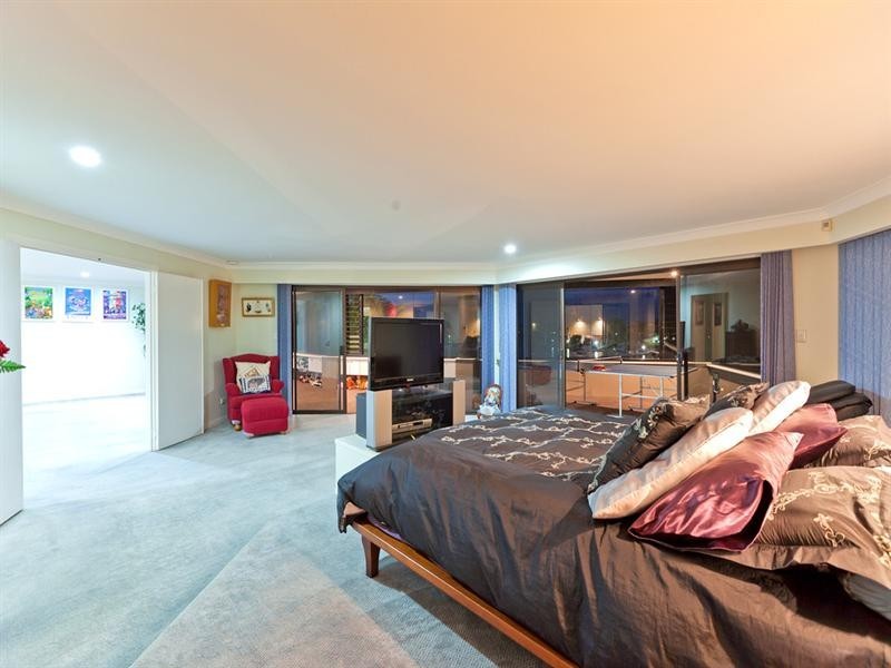 8 Sommersea Drive, Raby Bay QLD 4163