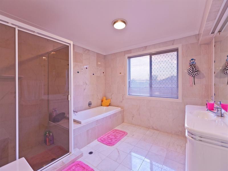 8 Sommersea Drive, Raby Bay QLD 4163