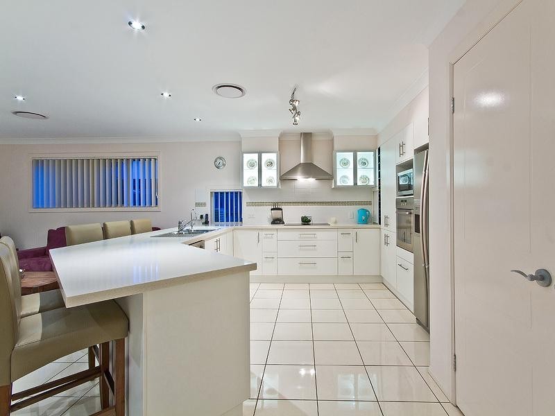 8 Casey Close, Ormiston QLD 4160