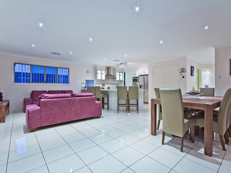 8 Casey Close, Ormiston QLD 4160