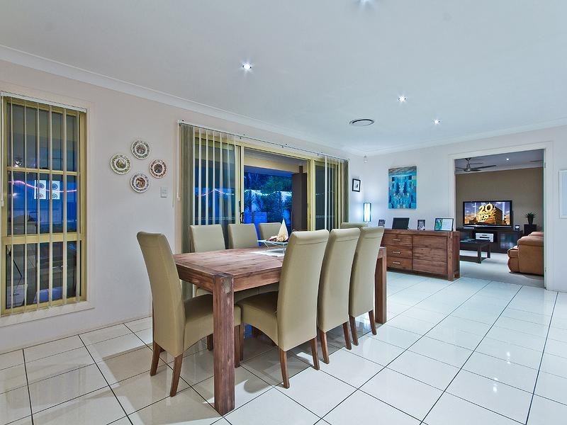 8 Casey Close, Ormiston QLD 4160