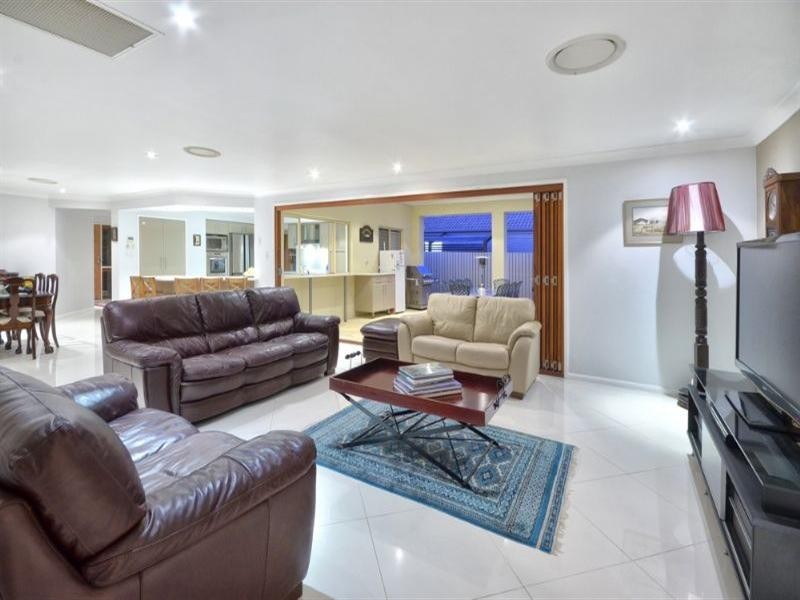 10 Nautilus Drive, Ormiston QLD 4160