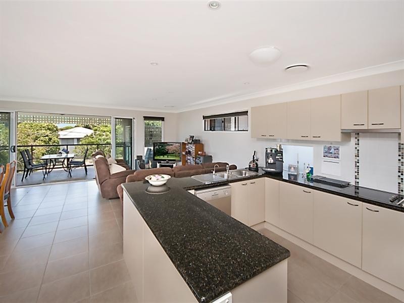 122 Stradbroke Avenue, Wynnum QLD 4178