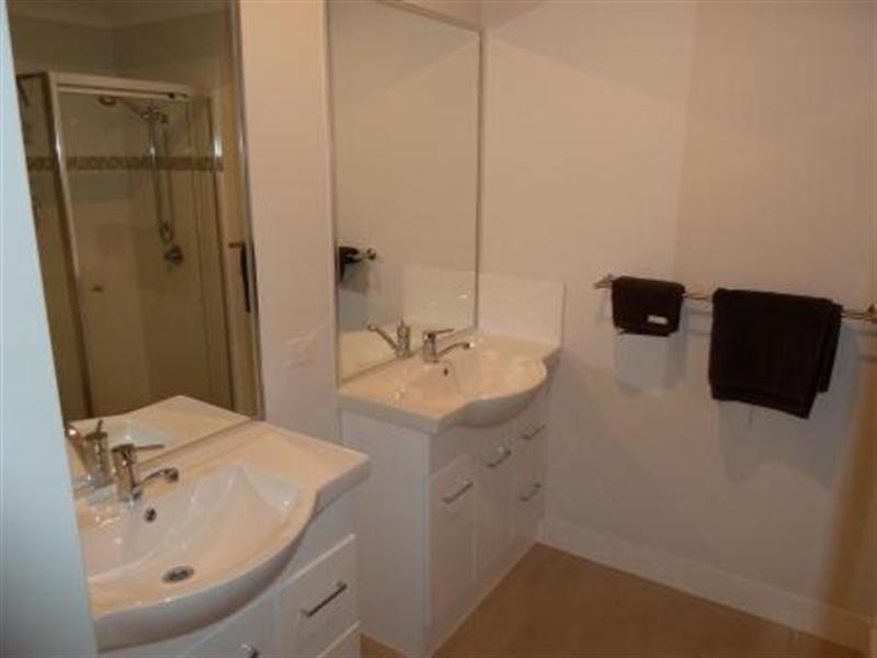 182 Barrack Road, Cannon Hill QLD 4170