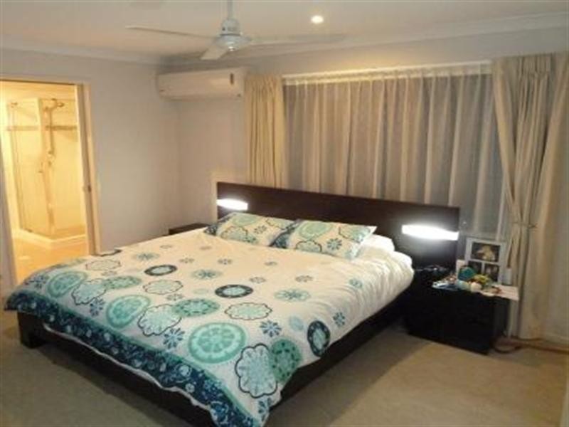 182 Barrack Road, Cannon Hill QLD 4170