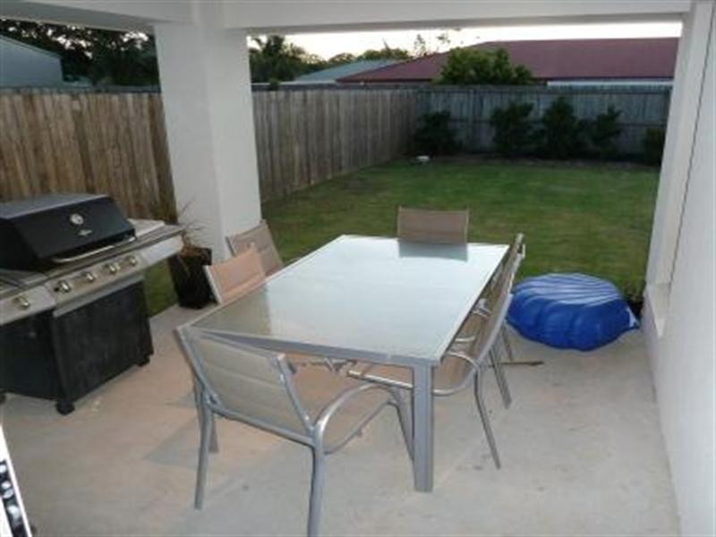 182 Barrack Road, Cannon Hill QLD 4170