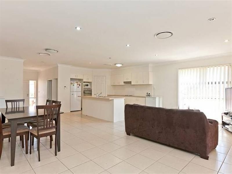 4 Shearwater Street, Cleveland QLD 4163