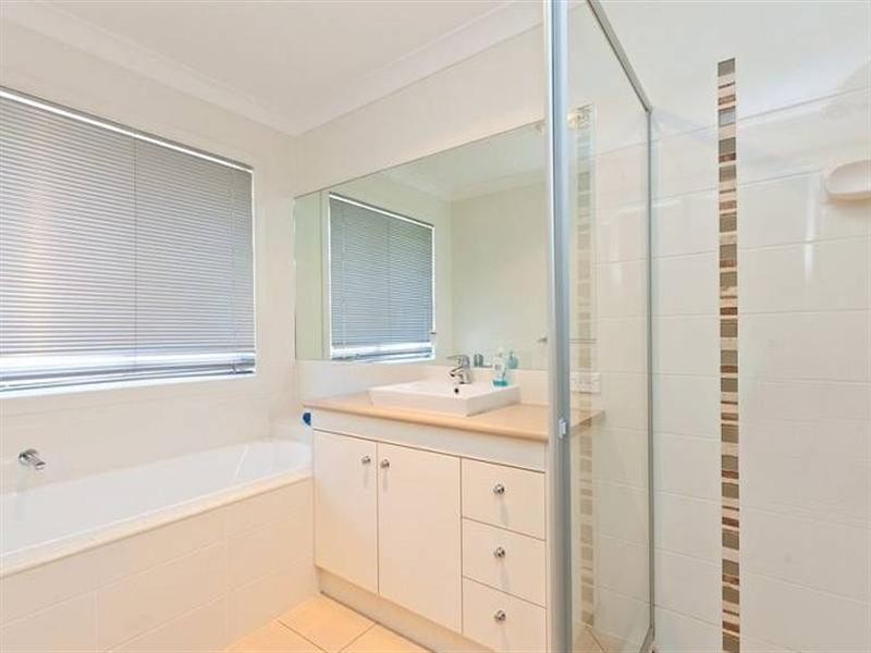 4 Shearwater Street, Cleveland QLD 4163