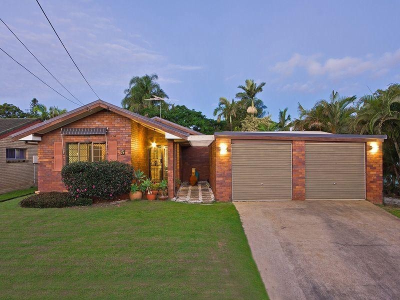 5 Downing Street, Birkdale QLD 4159